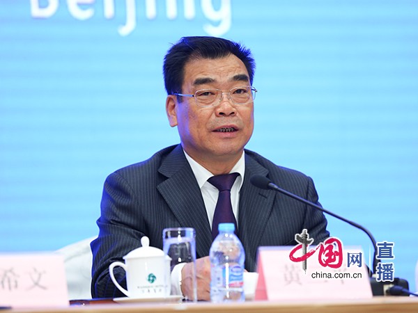 新疆尔自治区委员会 新疆尔自治区人民政府“八一”慰问信